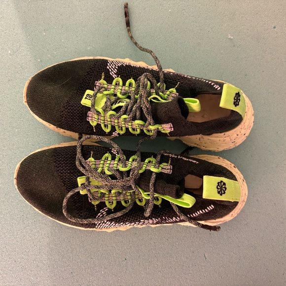 Nike Other - Nike Space Hippie 01
CARBON GREEN/WHITE-ELECTRIC GREEN